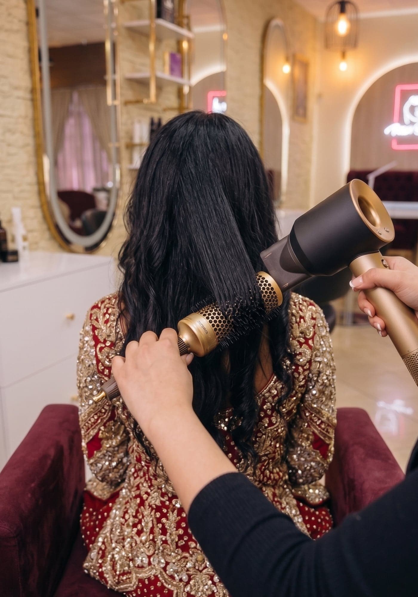 Chignon de mariée travaillé à la main, voile en place — réalisation New Style Tiznit.